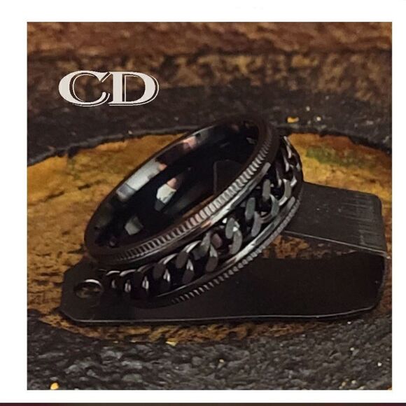 Personalized Men's Wedding Ring - Engraved Chain Spinner Wedding Ring For Guys - Picture 7 of 9